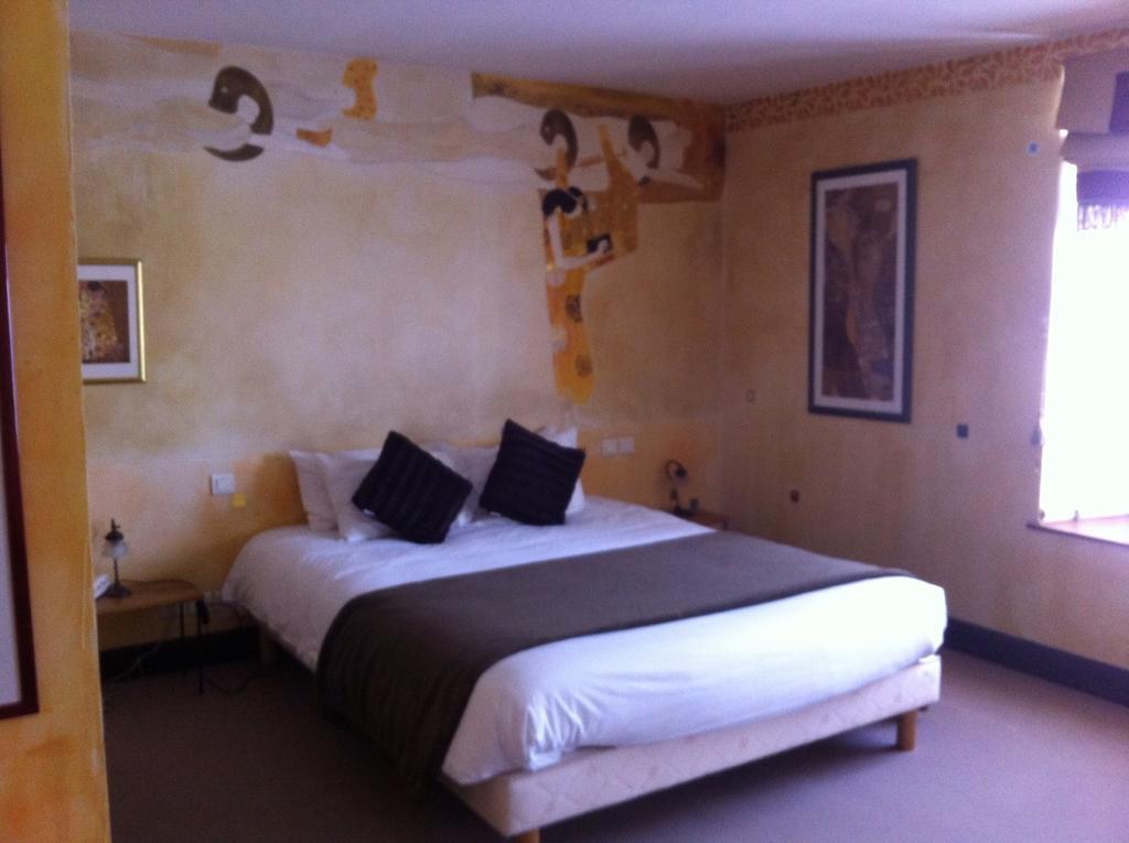 Hotel Le Thy Ploërmel Zewnętrze zdjęcie