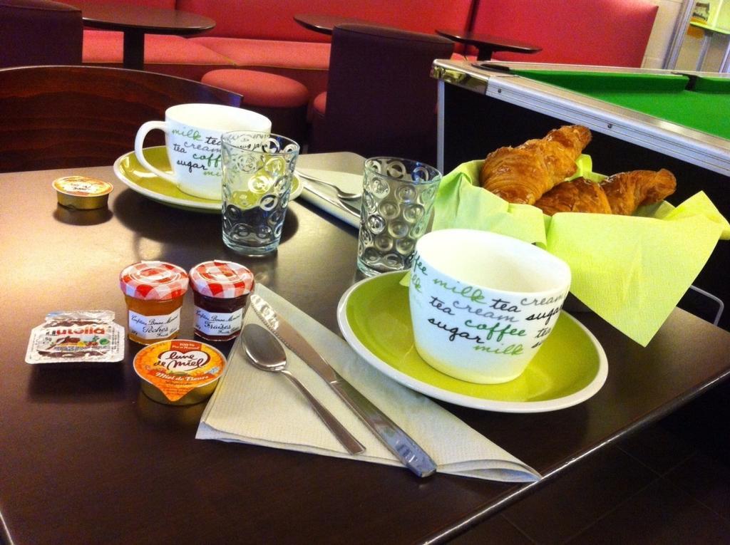 Hotel Le Thy Ploërmel Zewnętrze zdjęcie